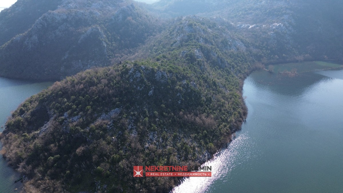 Plots with access to Skadar lake